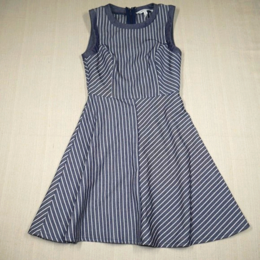 BCBGeneration Dress Women's Size 0 Blue Striped Sleevless Cocktail